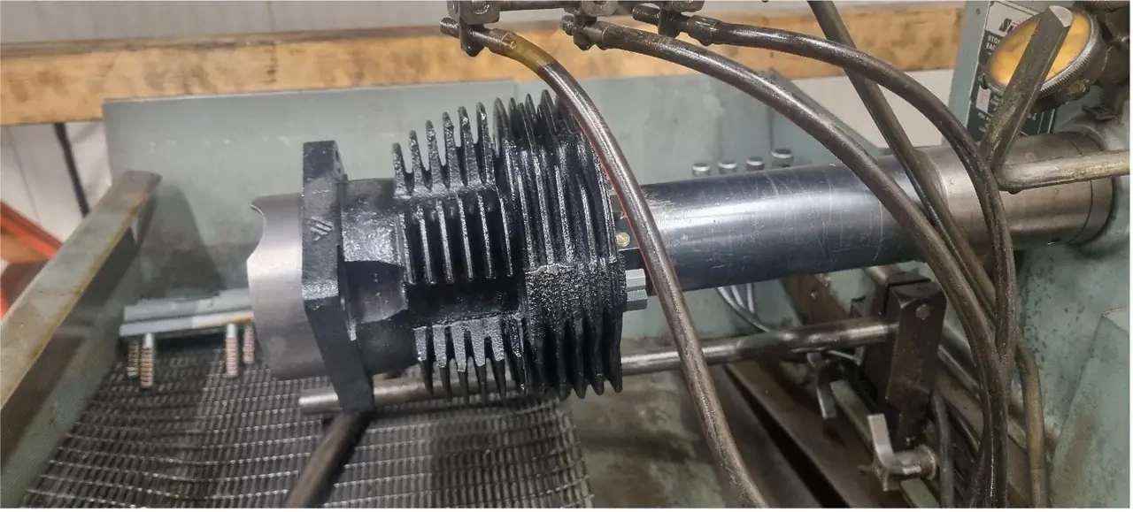 Cilinders klaar om gehoond te worden, naast de honingmachine